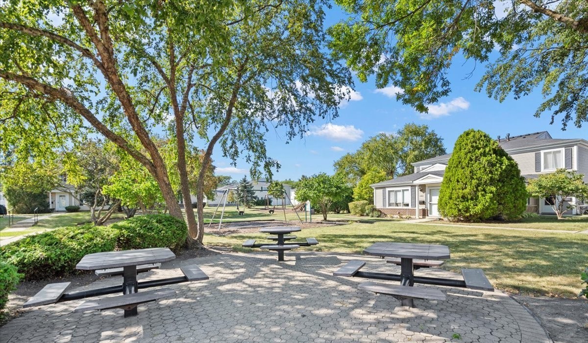 1152 Cove Drive #212B, Prospect Heights, IL 60070