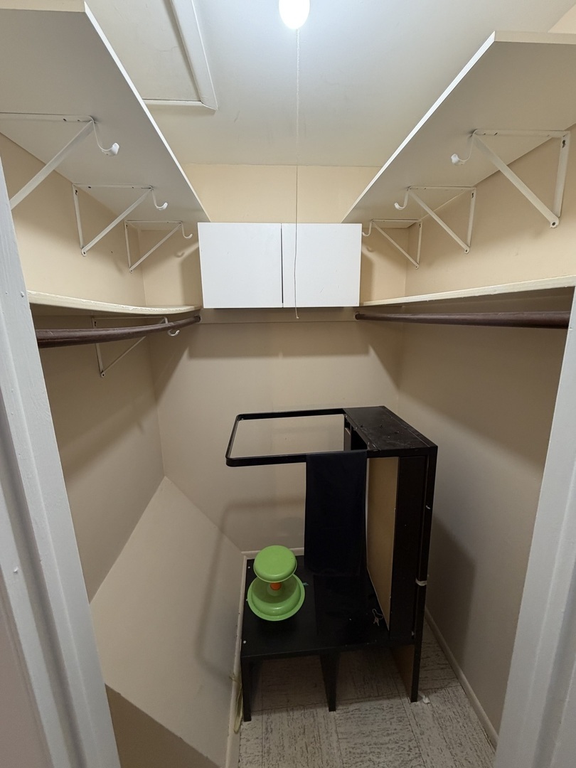 1152 Cove Drive #212B, Prospect Heights, IL 60070