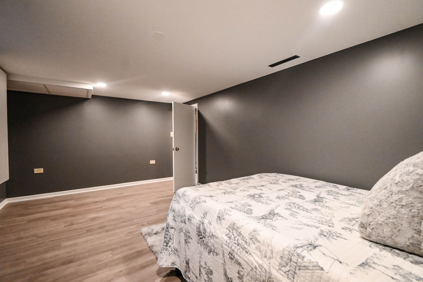 3877 Grandview Avenue, Gurnee, IL 60031