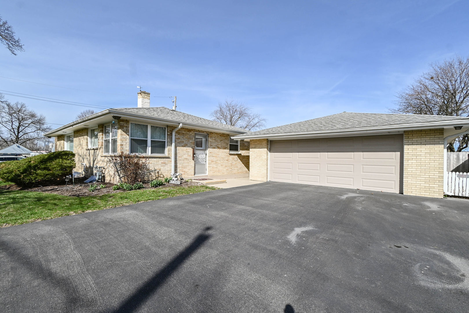 3877 Grandview Avenue, Gurnee, IL 60031