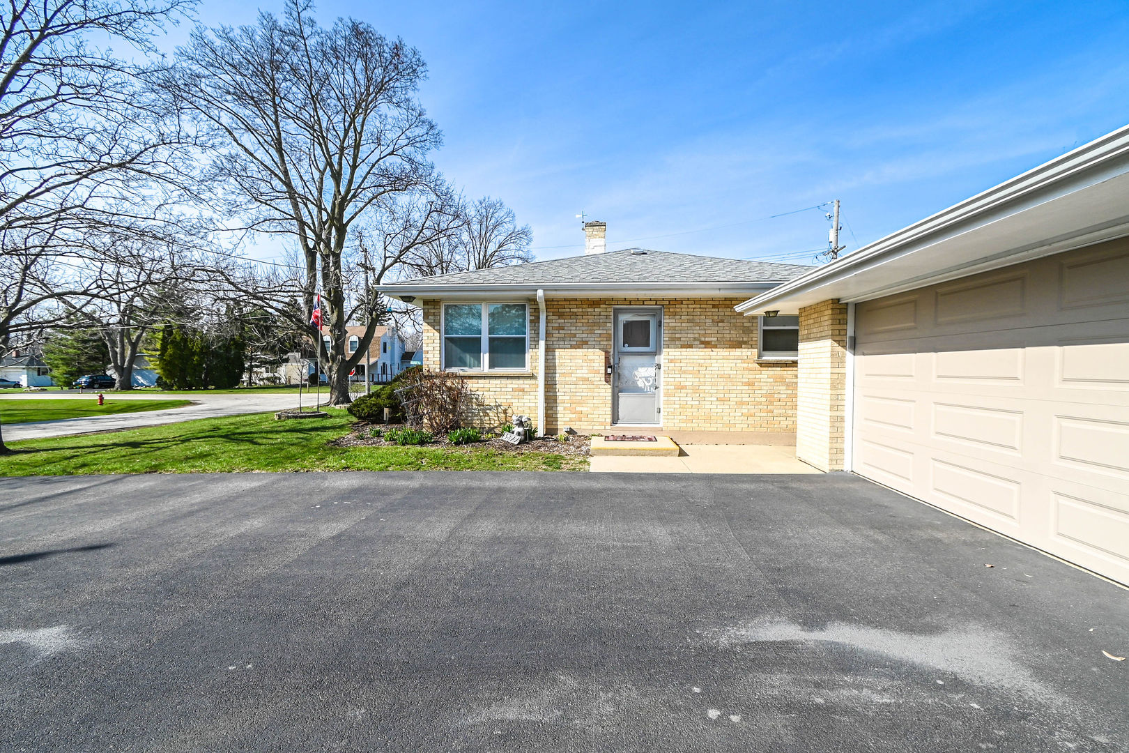 3877 Grandview Avenue, Gurnee, IL 60031