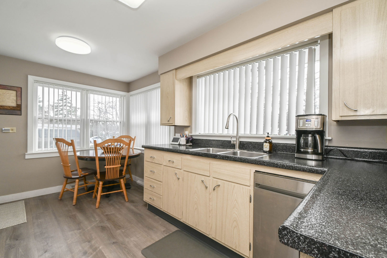 3877 Grandview Avenue, Gurnee, IL 60031