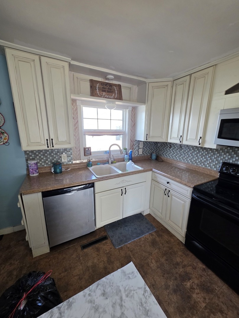 803 17th Avenue, Camanche, IA 52730