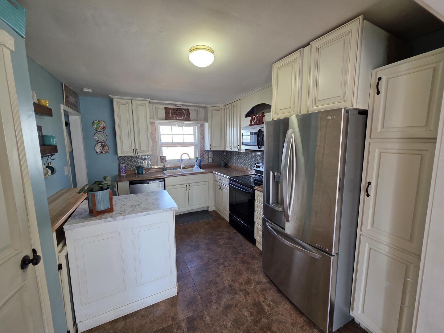 803 17th Avenue, Camanche, IA 52730