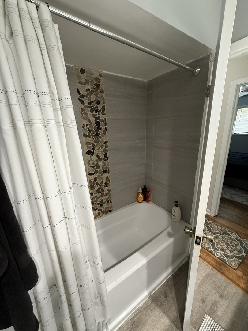 4 Yorkshire Drive, Lincolnshire, IL 60069