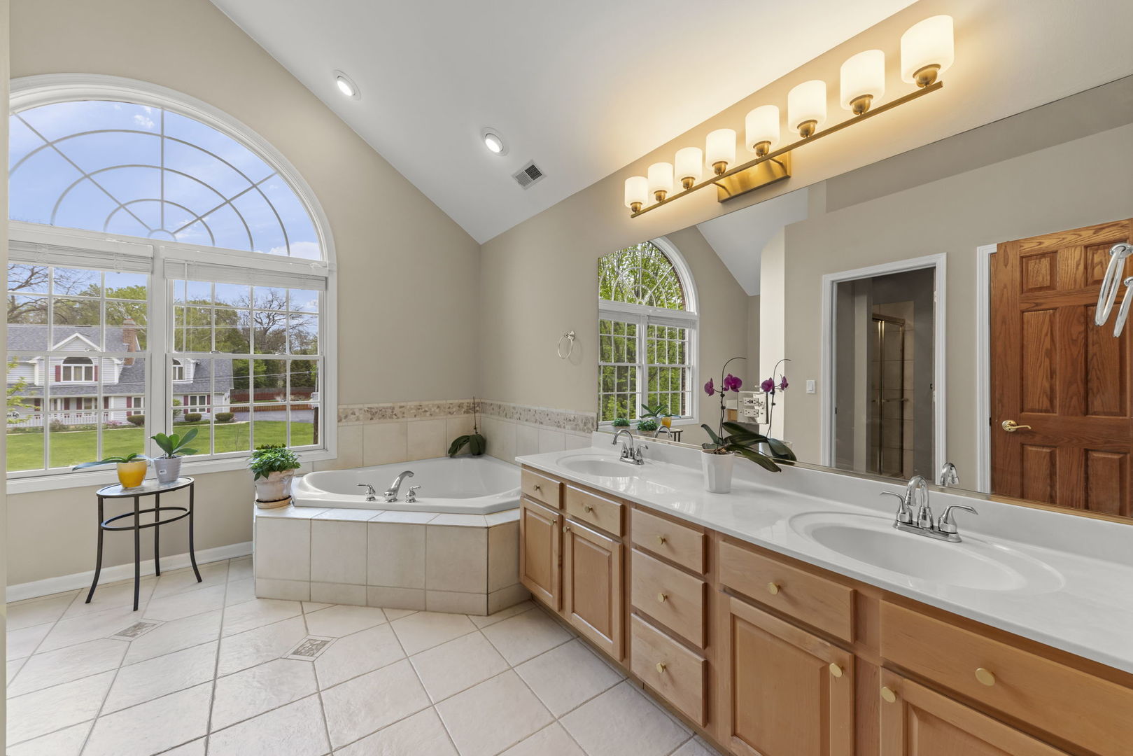 1570 Orchard Road, Wheaton, IL 60189