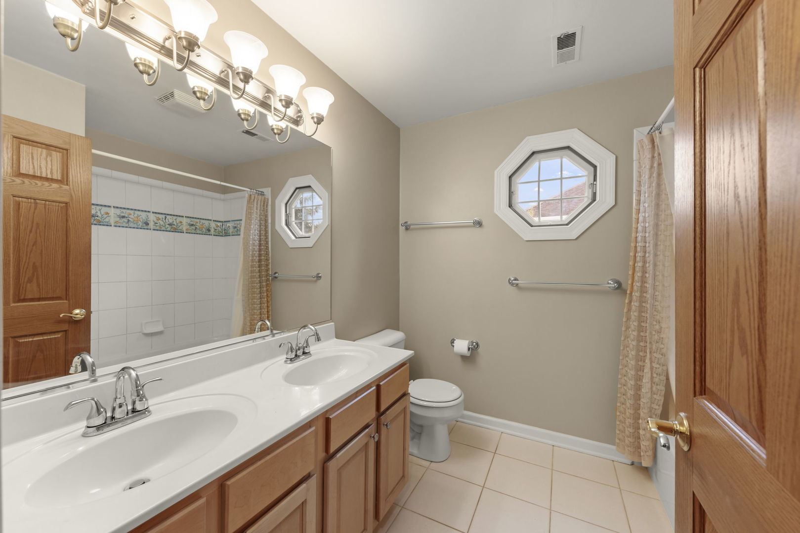 1570 Orchard Road, Wheaton, IL 60189