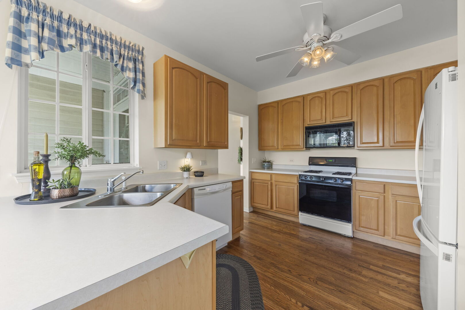 31301 Kline Circle, Warrenville, IL 60555