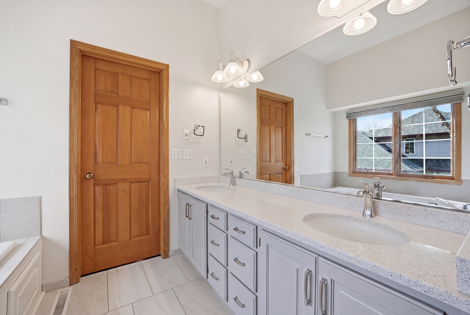 11497 Ridgecrest Drive, Roscoe, IL 61073