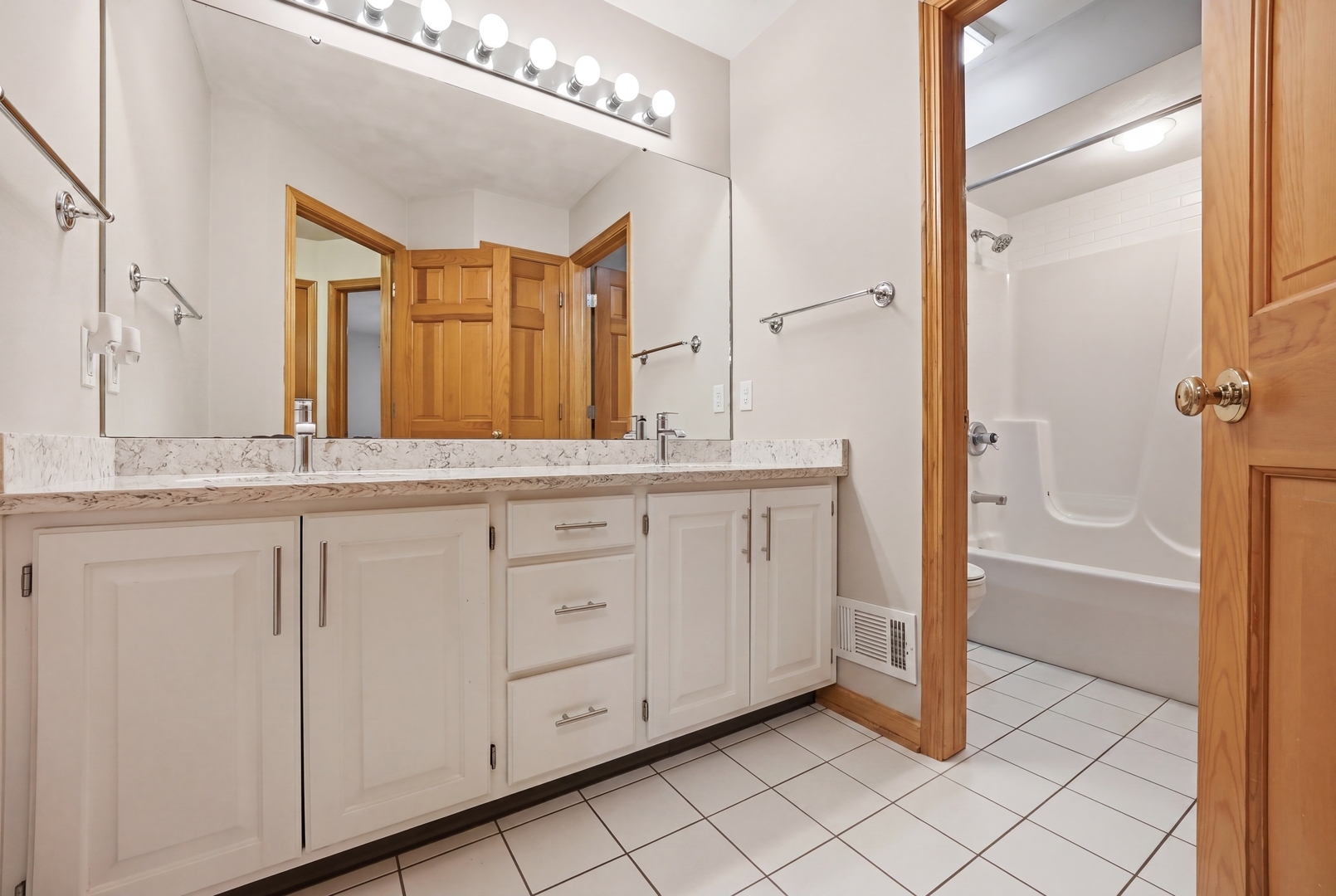 11497 Ridgecrest Drive, Roscoe, IL 61073