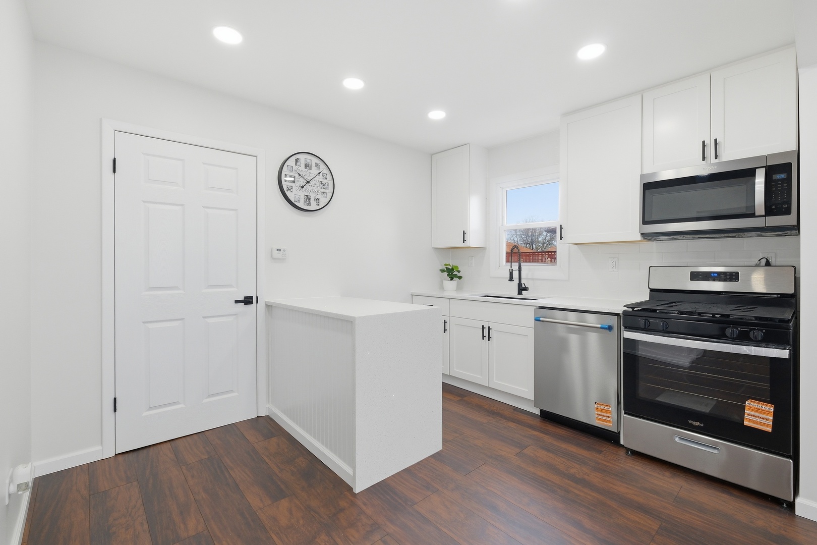 8622 S 78th Avenue, Bridgeview, IL 60455