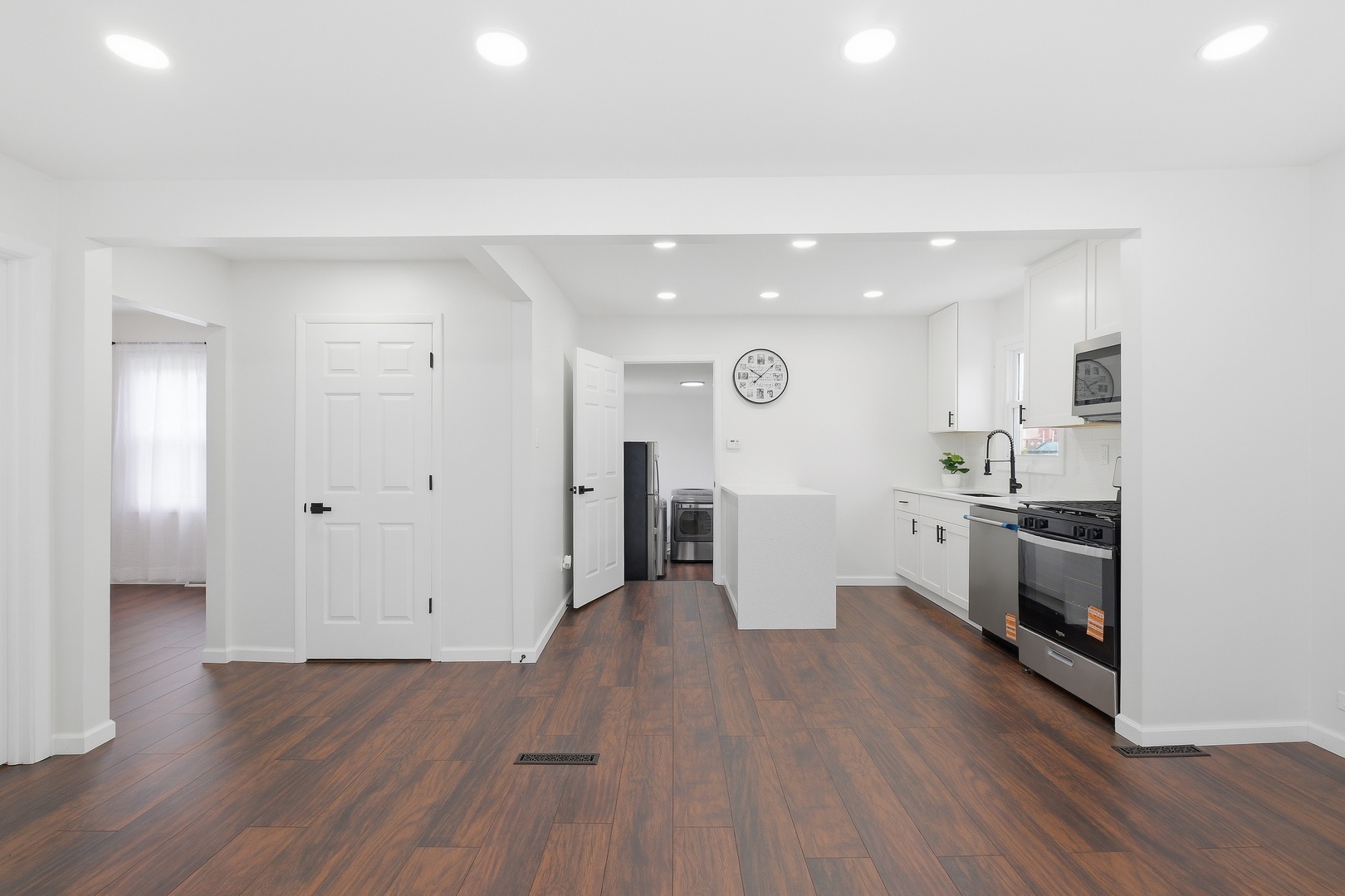 8622 S 78th Avenue, Bridgeview, IL 60455