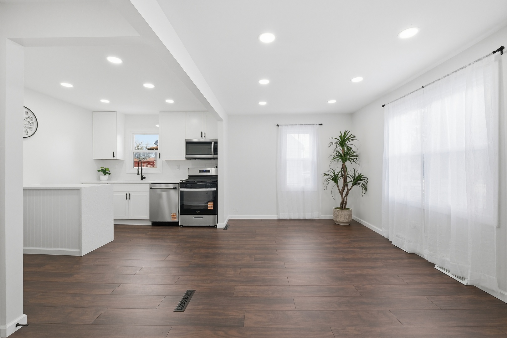 8622 S 78th Avenue, Bridgeview, IL 60455