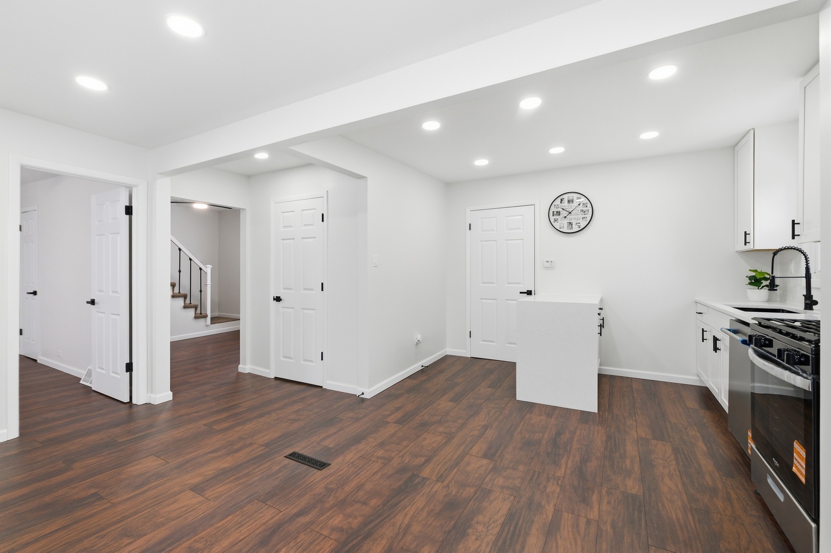 8622 S 78th Avenue, Bridgeview, IL 60455