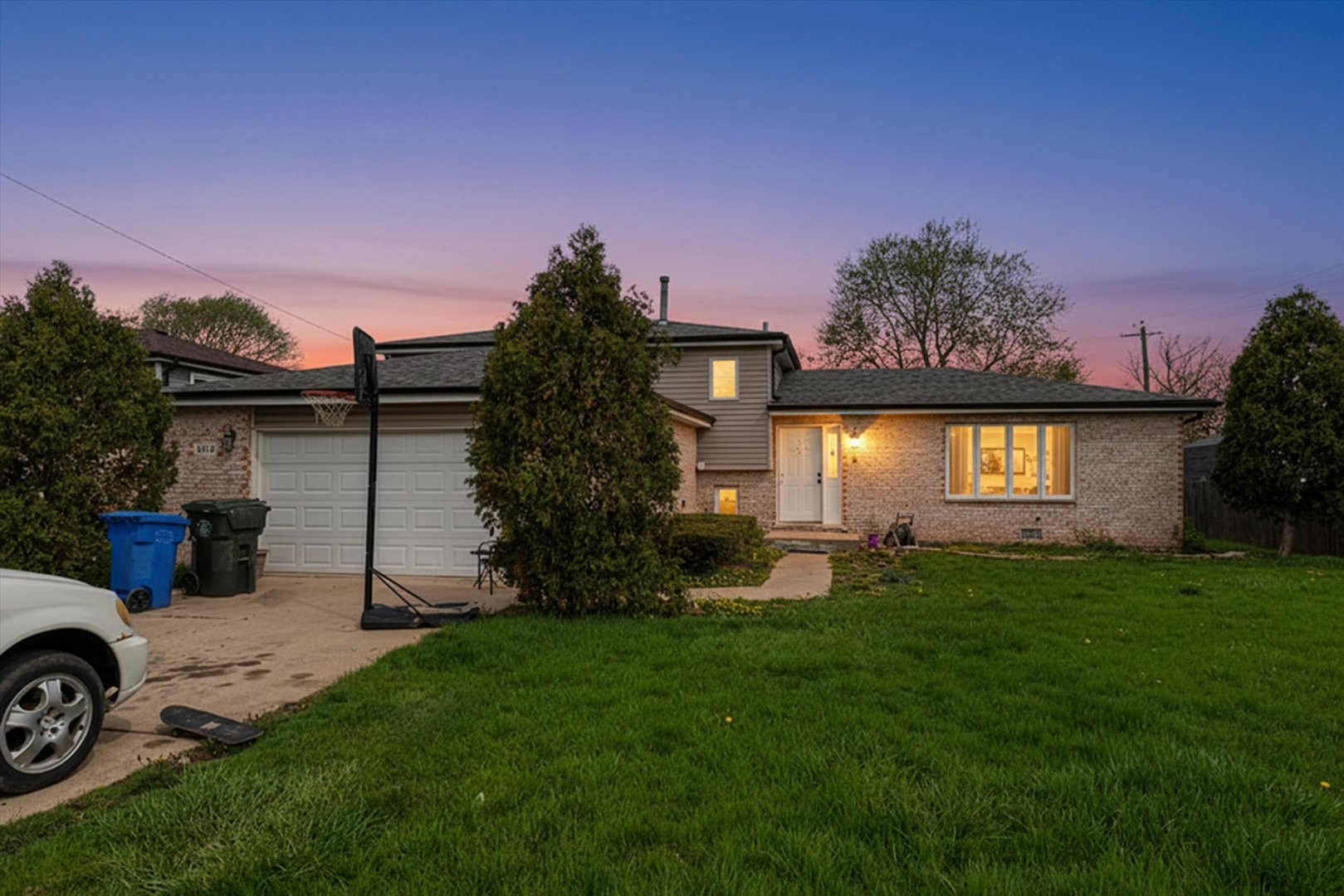 8916 W 85th Place, Justice, IL 60458