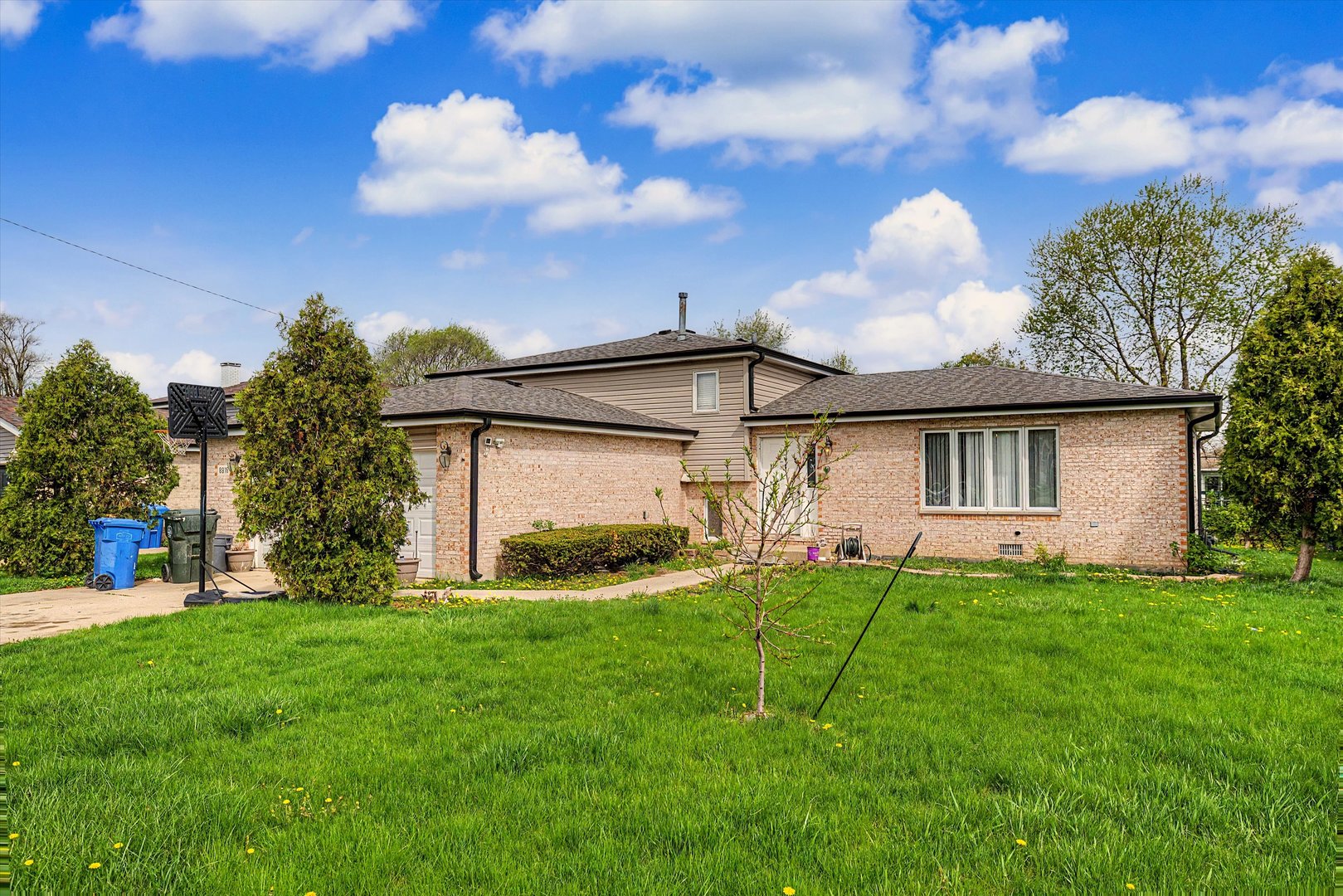 8916 W 85th Place, Justice, IL 60458