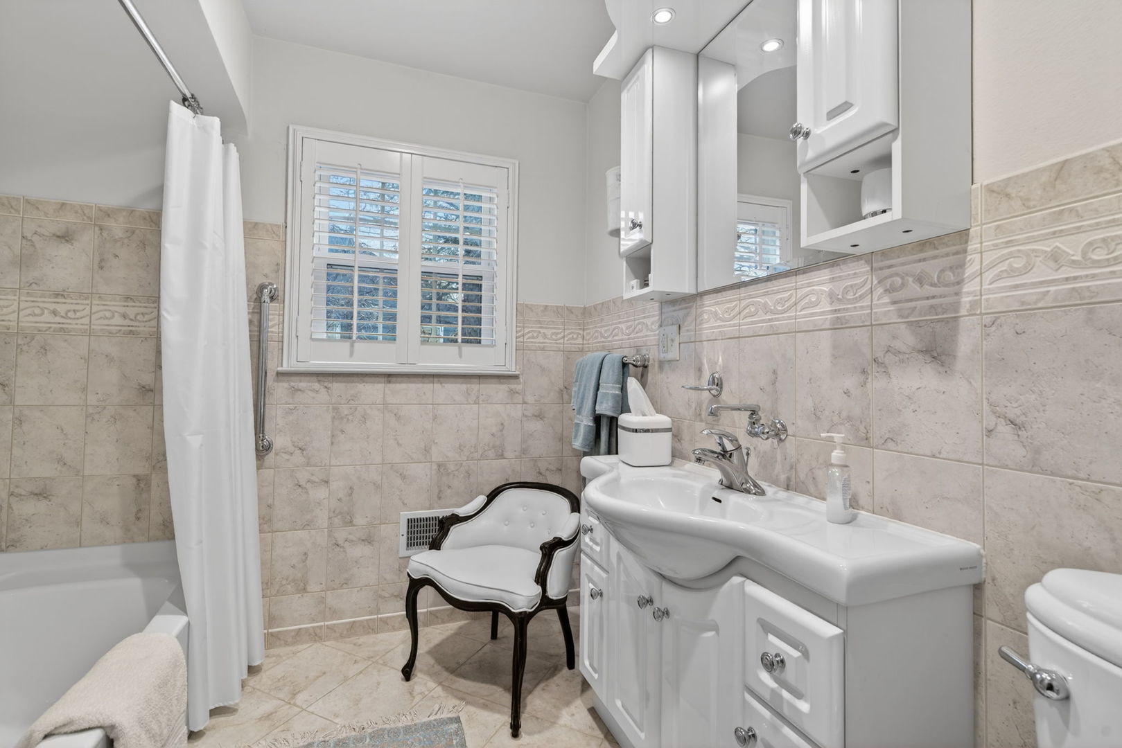 1222 Glenwood Avenue, Joliet, IL 60435