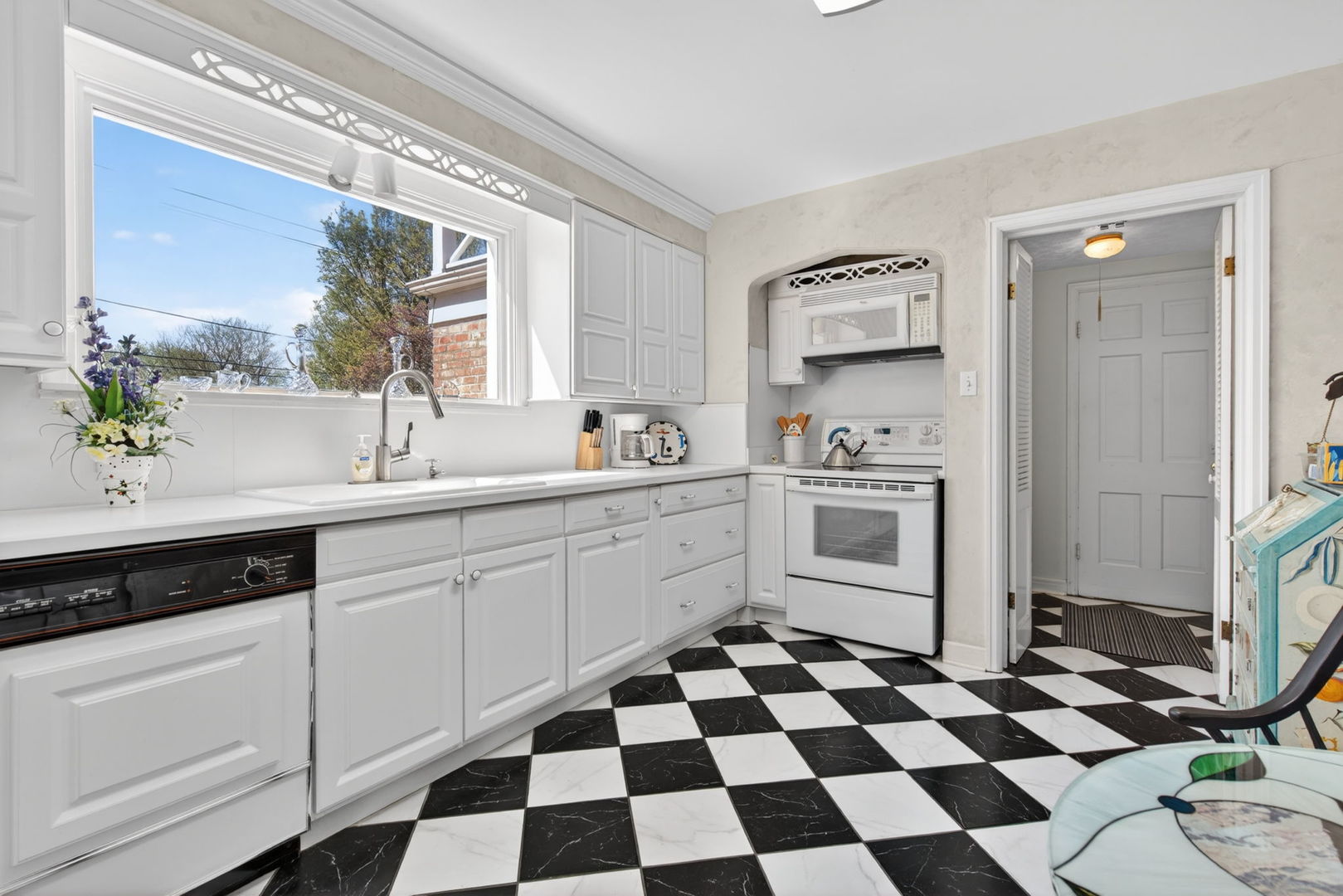 1222 Glenwood Avenue, Joliet, IL 60435