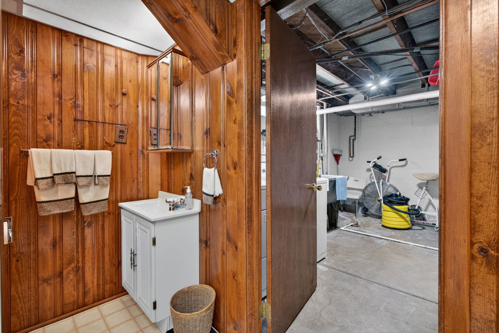 1222 Glenwood Avenue, Joliet, IL 60435