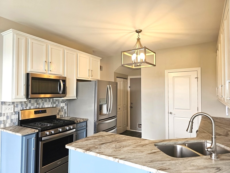 306 Parkside Drive, Shorewood, IL 60404