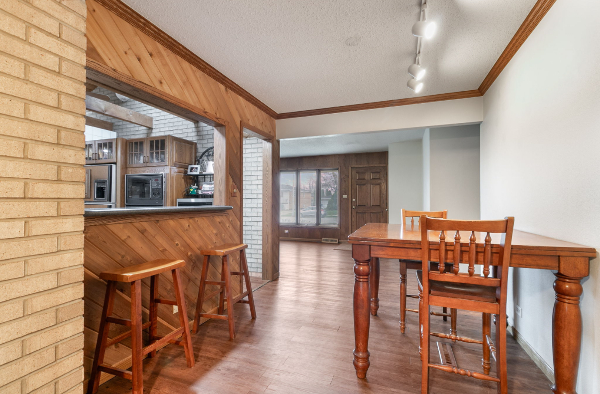 6554 W 92nd Street, Oak Lawn, IL 60453