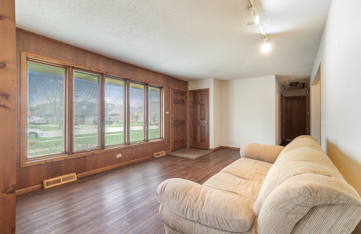 6554 W 92nd Street, Oak Lawn, IL 60453