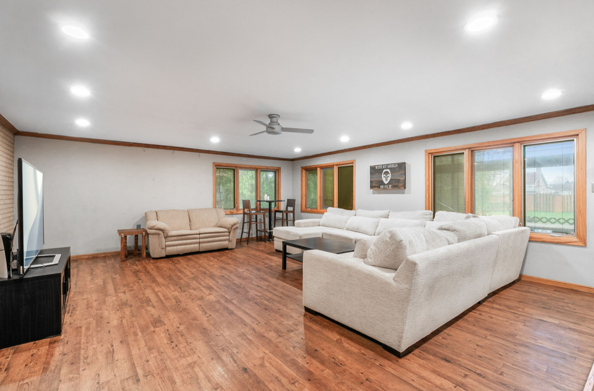 6554 W 92nd Street, Oak Lawn, IL 60453