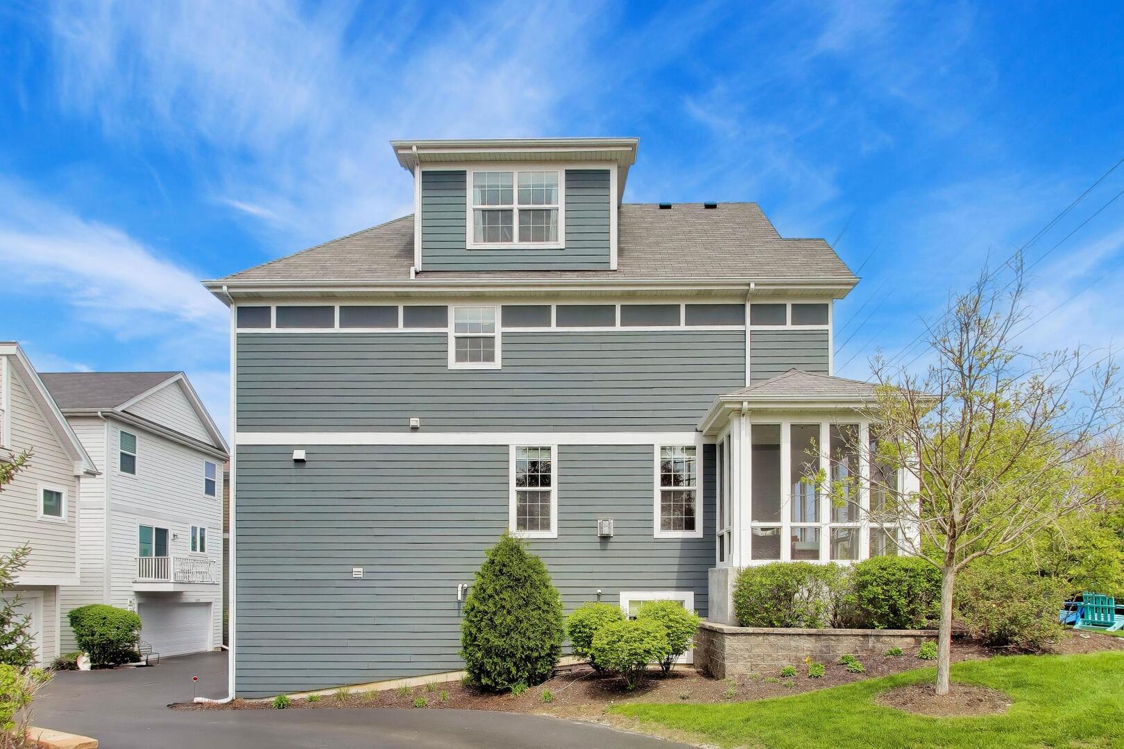 1331 Avery Avenue, Wheaton, IL 60187