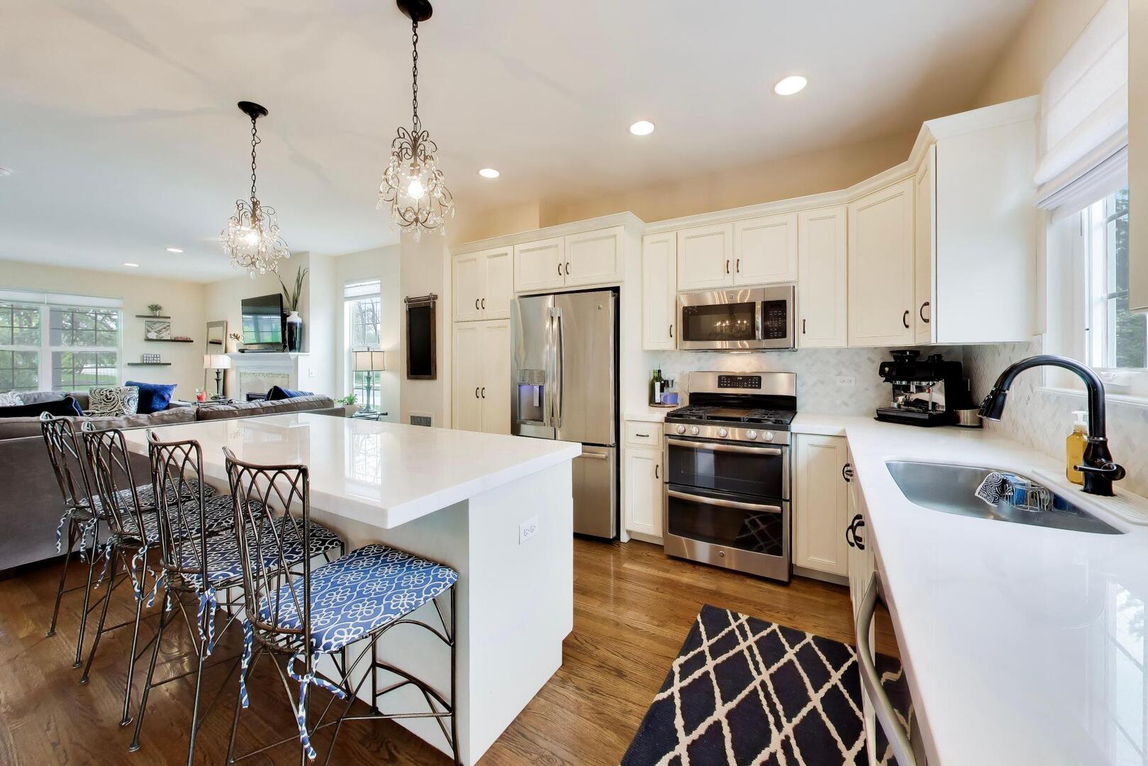 1331 Avery Avenue, Wheaton, IL 60187