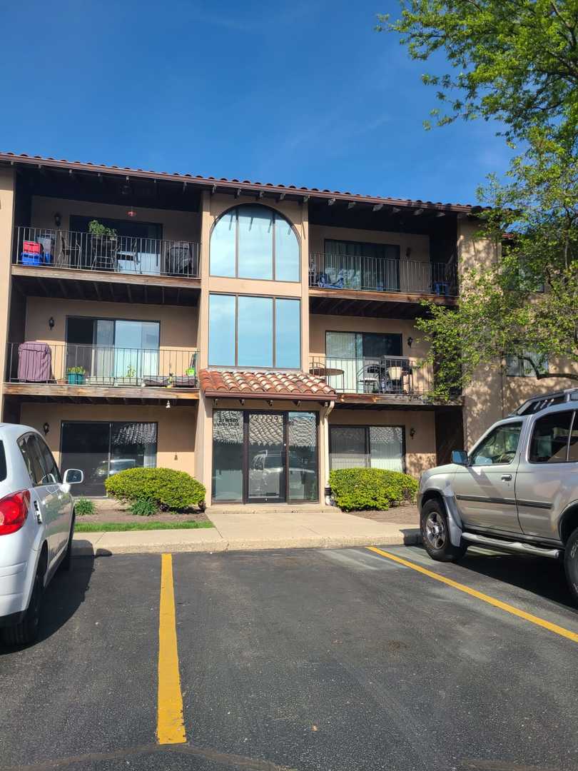21W581 North Avenue #36, Lombard, IL 60148