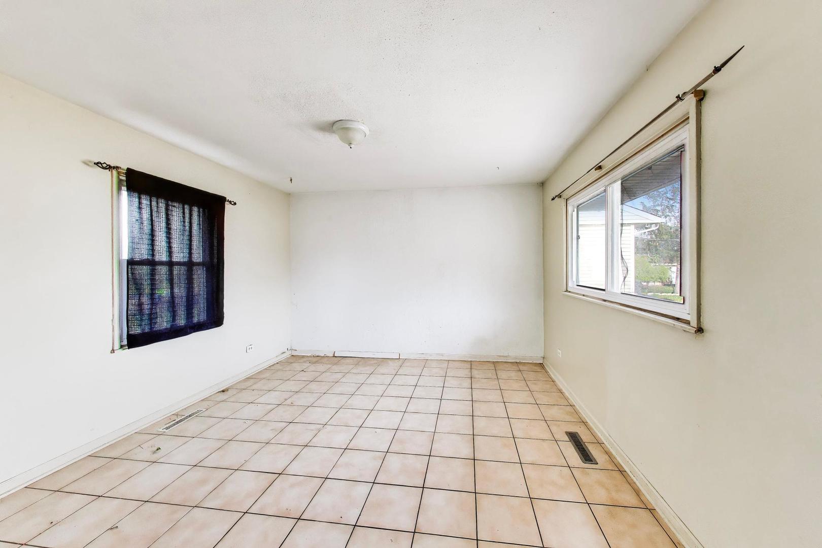 440 E Fullerton Avenue, Glendale Heights, IL 60139