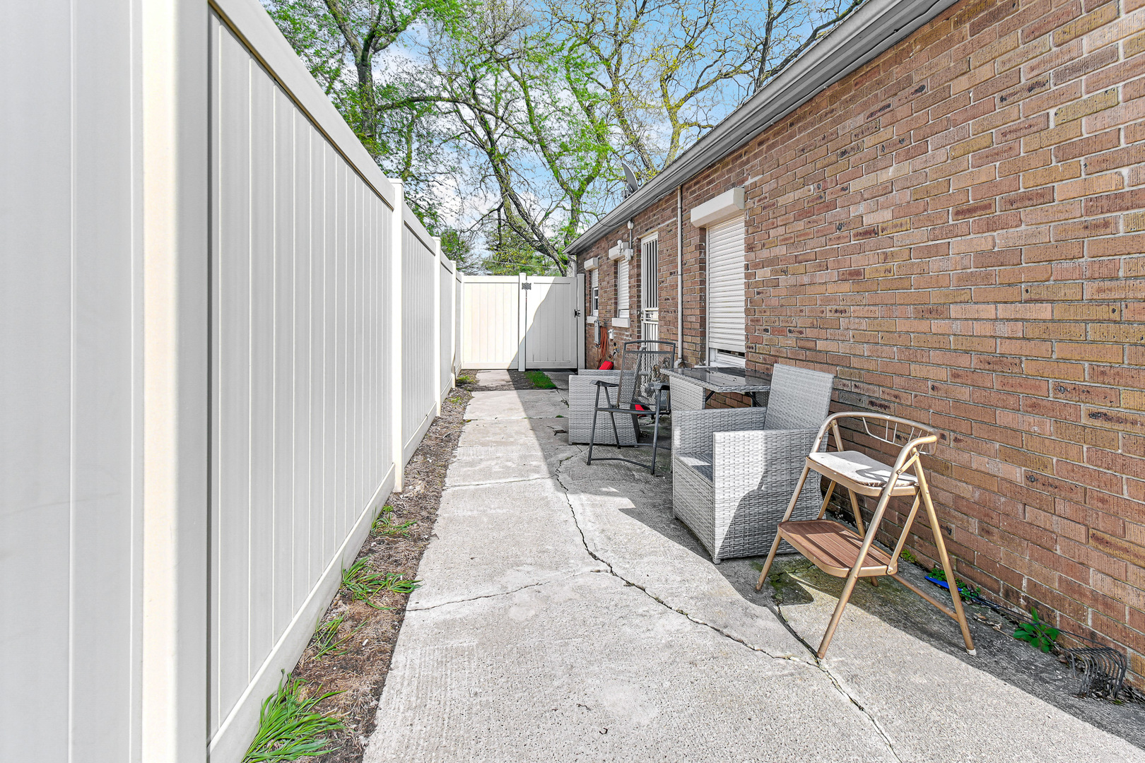 14832 Langley Avenue, Dolton, IL 60419