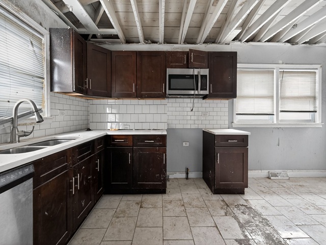 14621 S Sherman Avenue, Posen, IL 60469