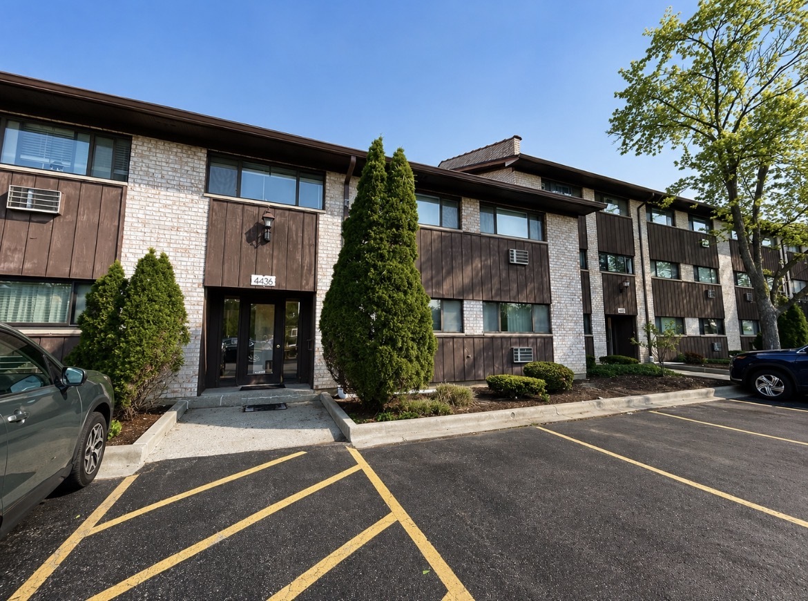 4436 ARBOR Circle #3, Downers Grove, IL 60515