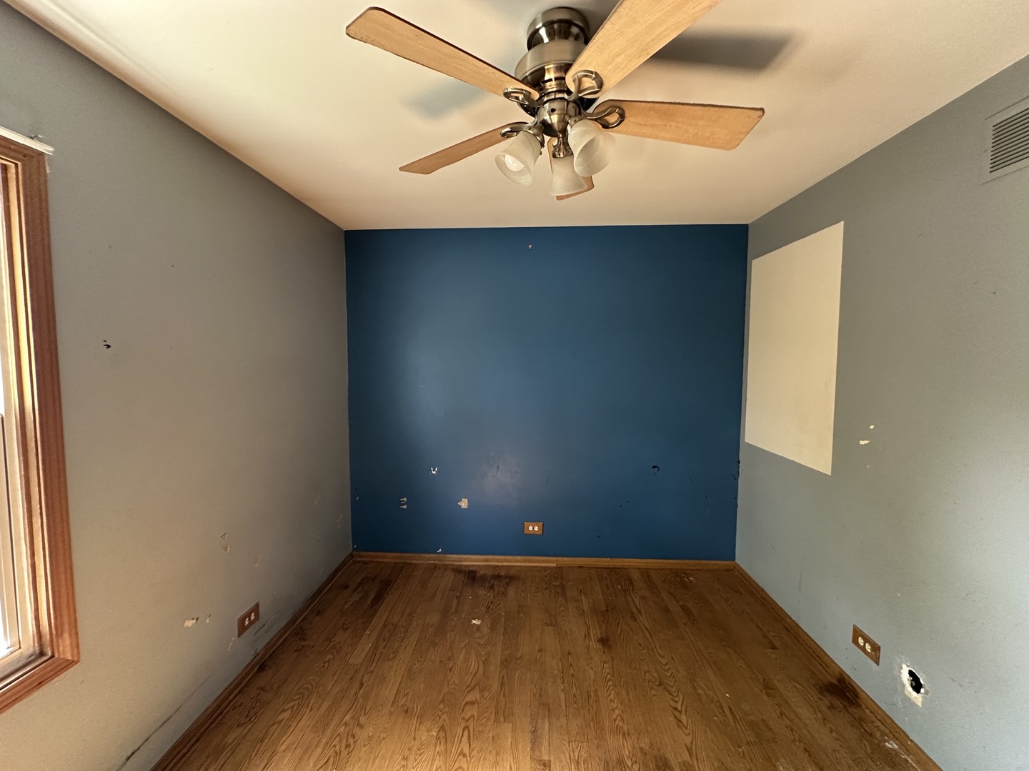 863 Pleasant Street, Woodstock, IL 60098