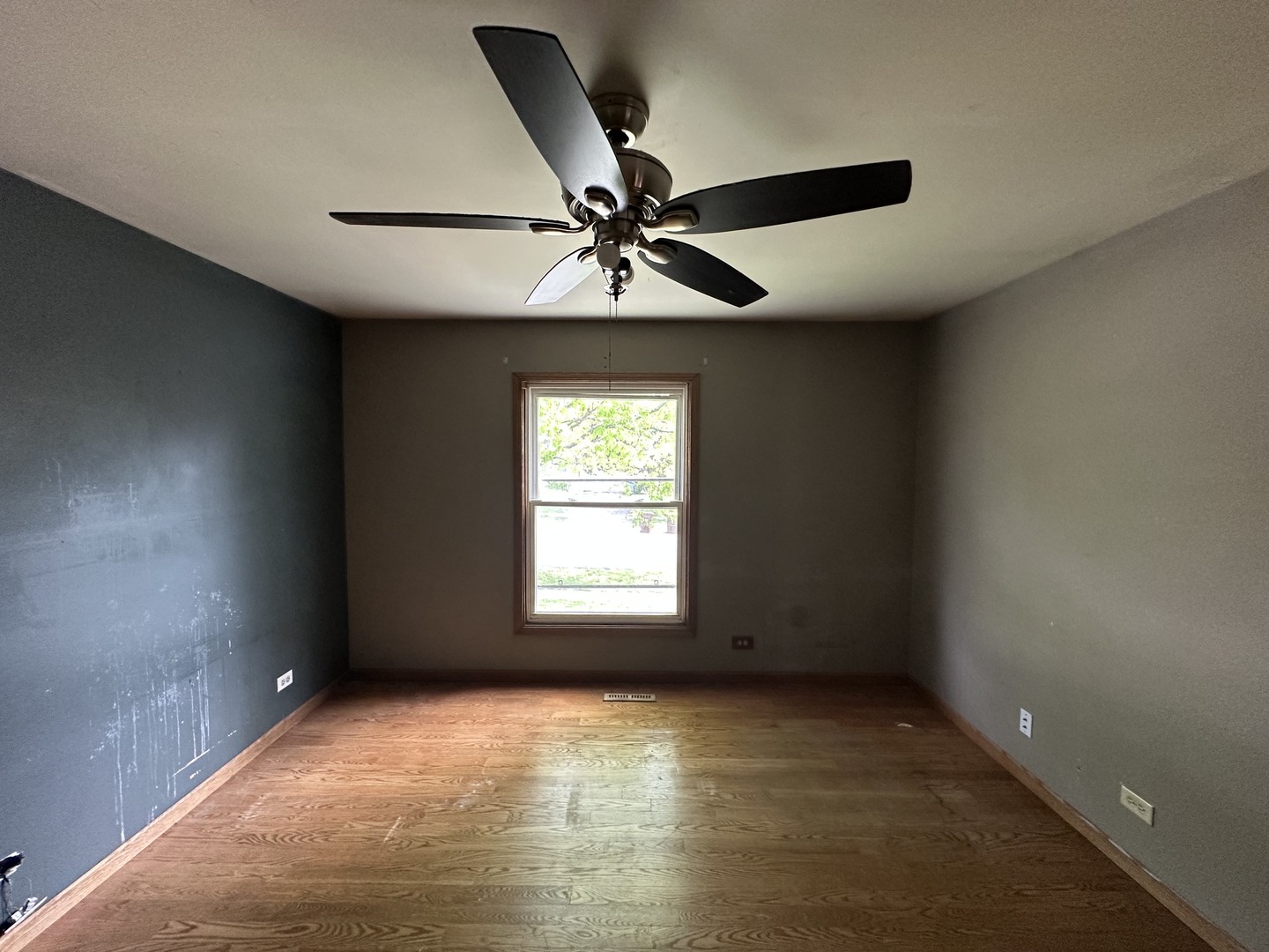 863 Pleasant Street, Woodstock, IL 60098
