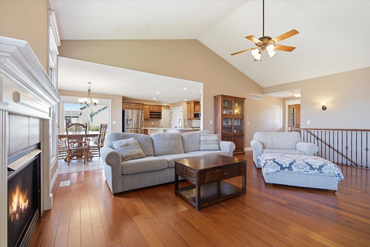 10372 Lyonheart Lane, Bloomington, IL 61705