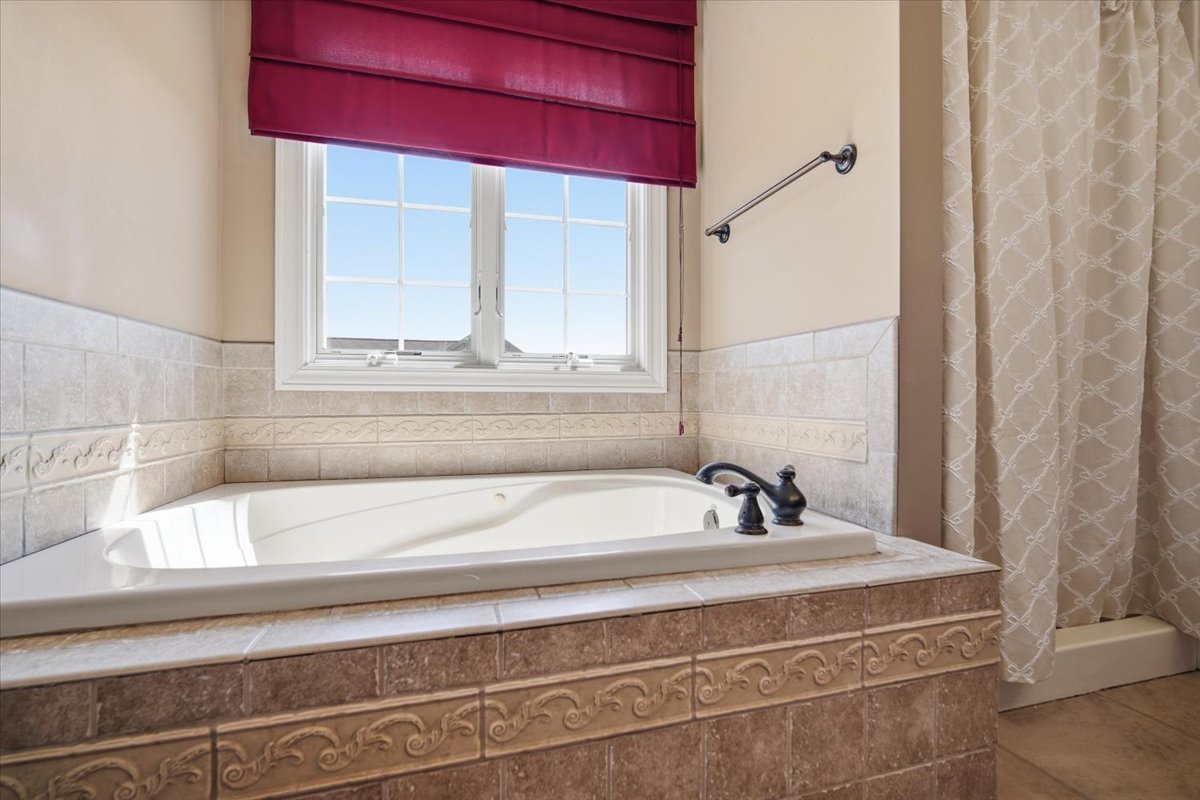 10372 Lyonheart Lane, Bloomington, IL 61705