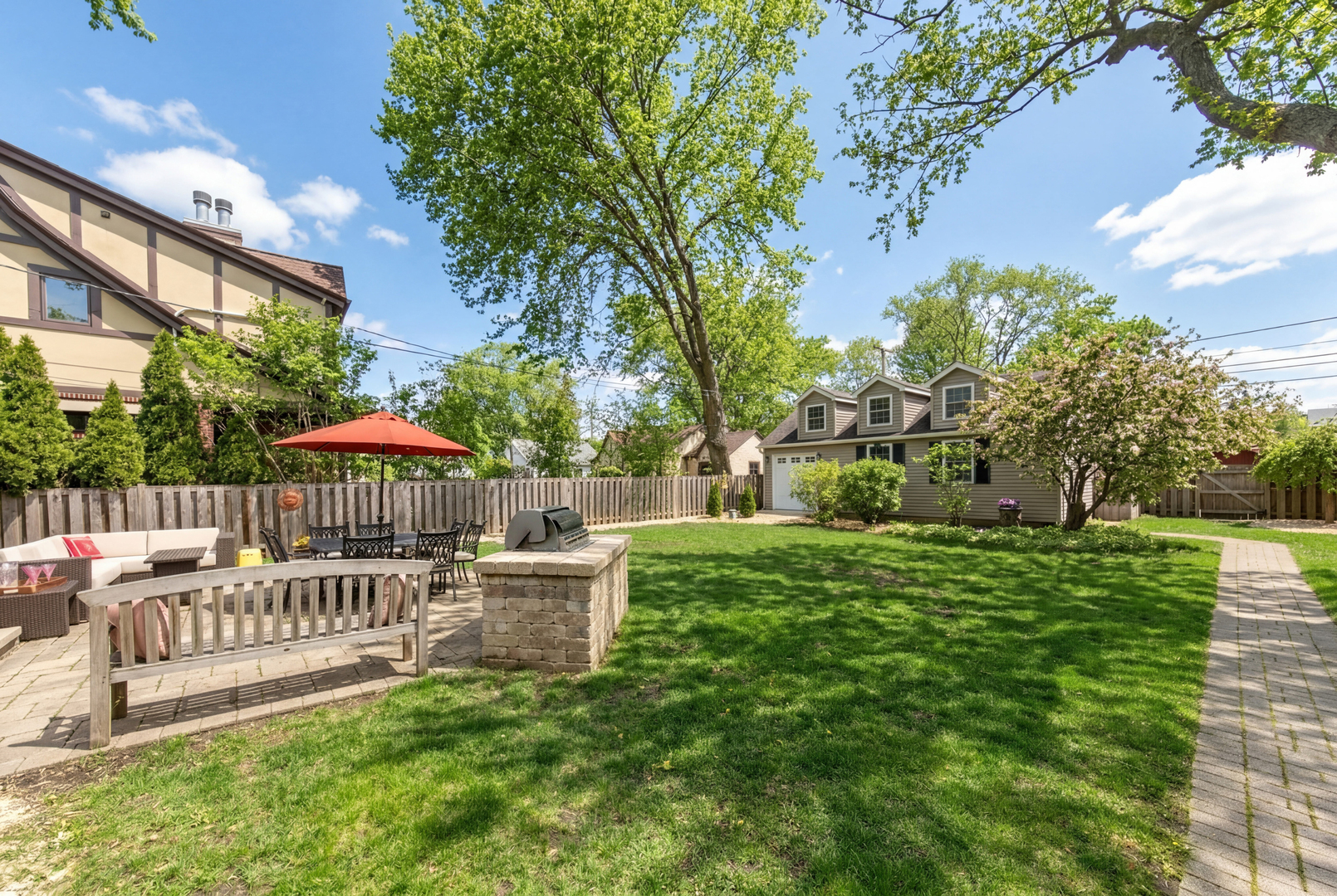 831 S Prospect Avenue, Park Ridge, IL 60068