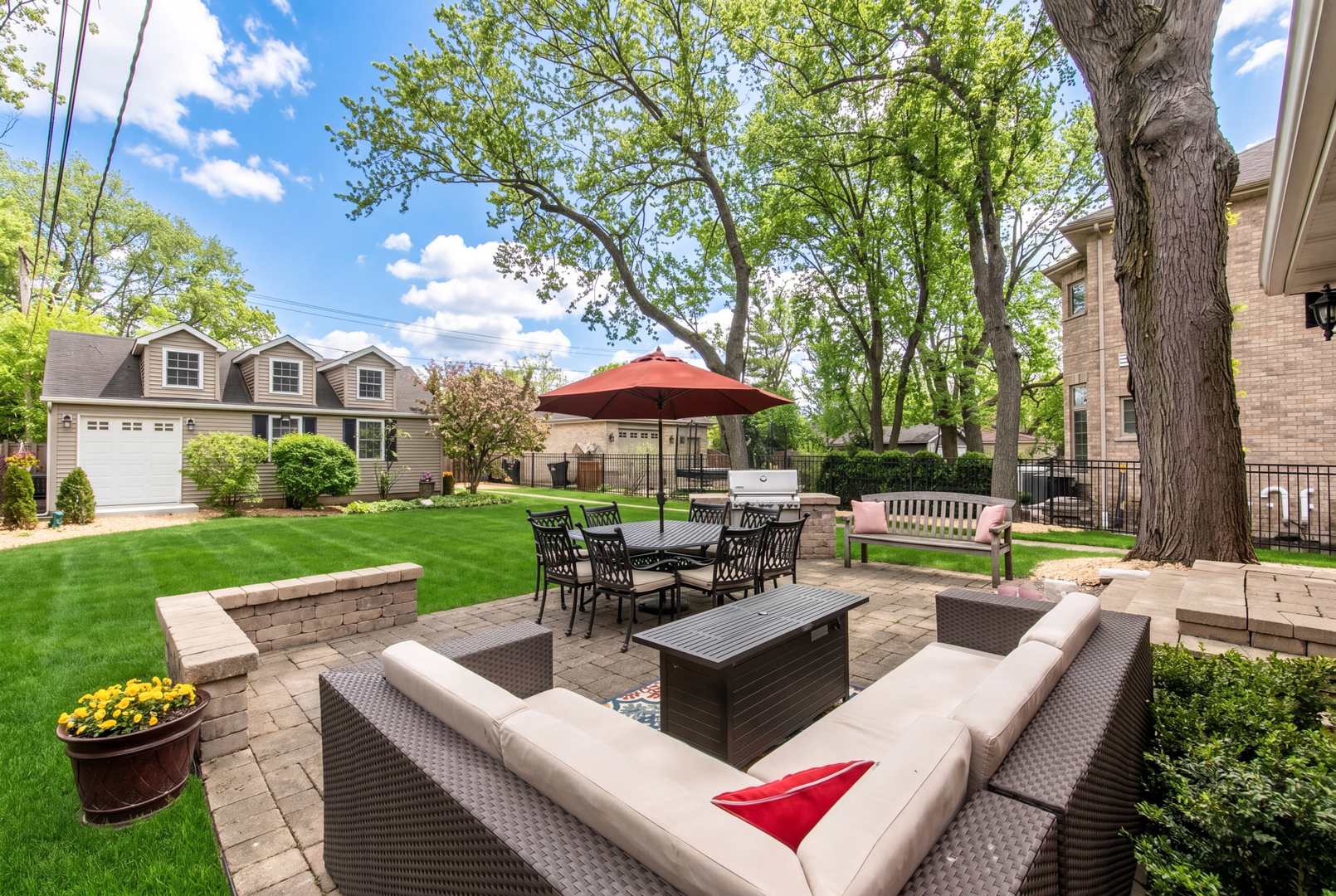 831 S Prospect Avenue, Park Ridge, IL 60068