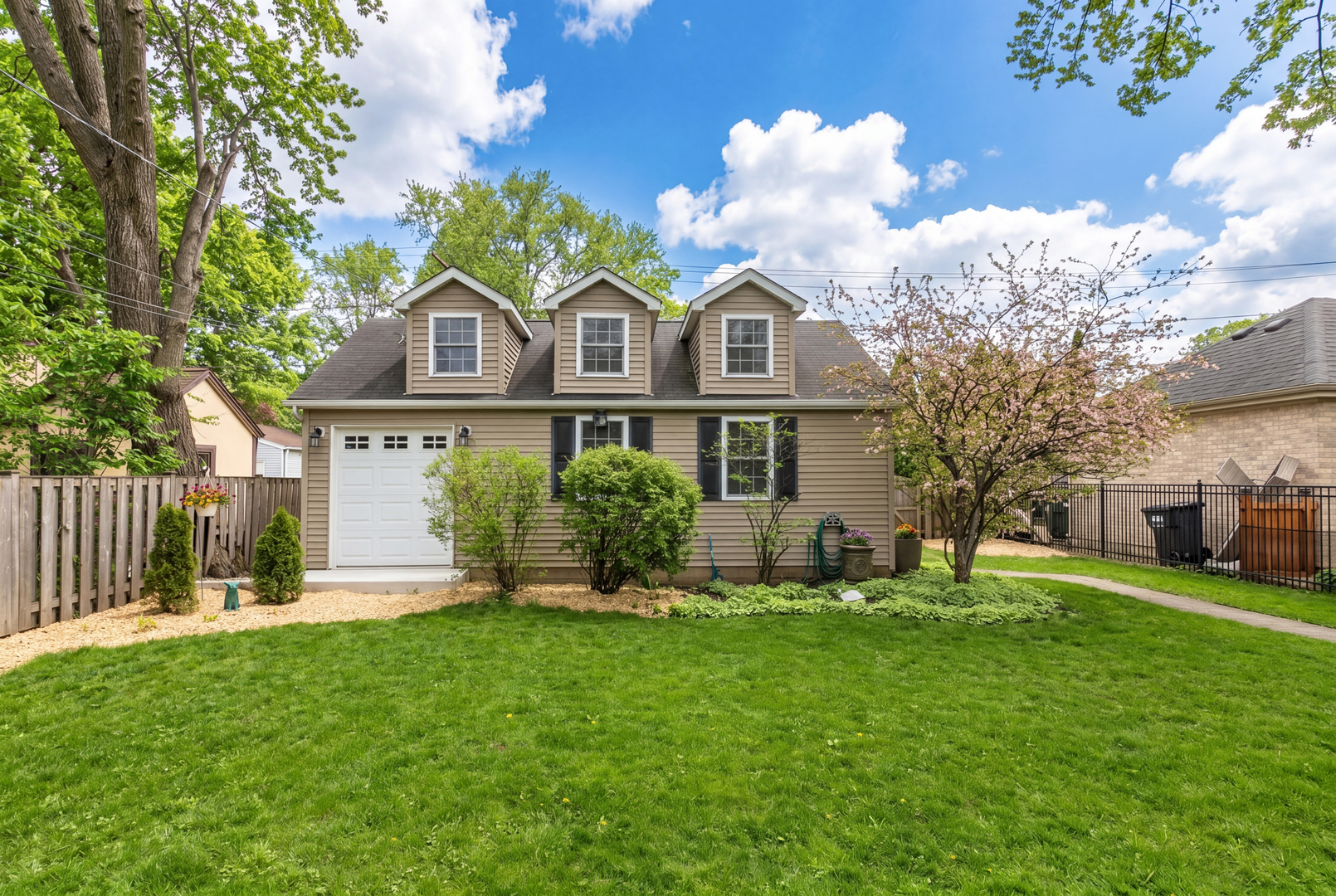 831 S Prospect Avenue, Park Ridge, IL 60068