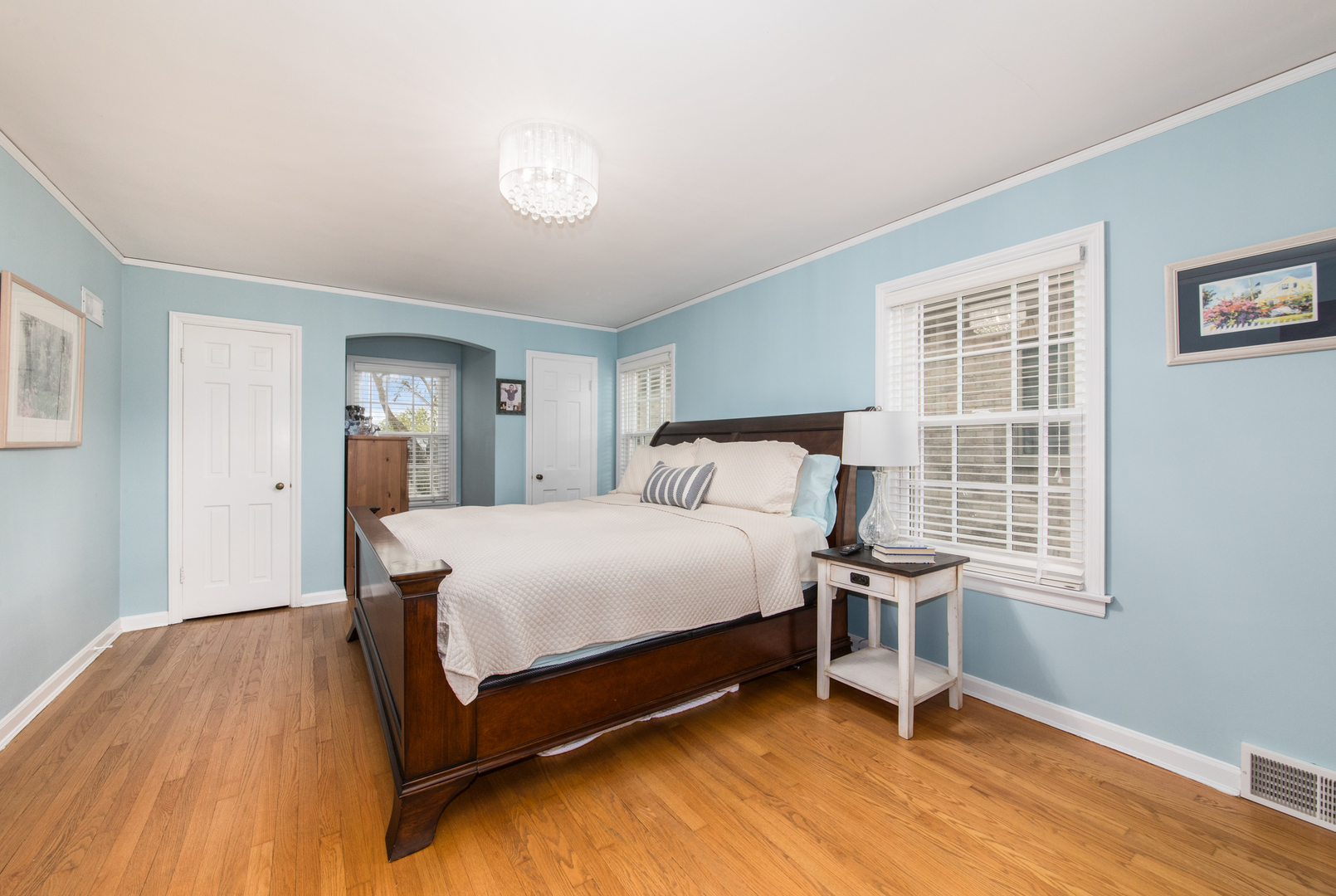 831 S Prospect Avenue, Park Ridge, IL 60068