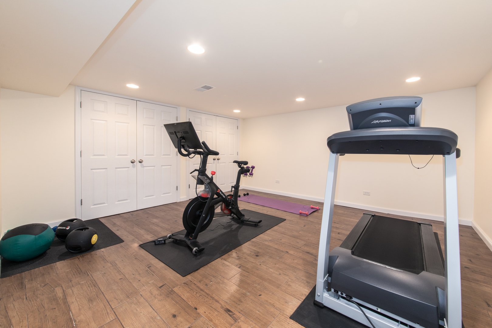 831 S Prospect Avenue, Park Ridge, IL 60068