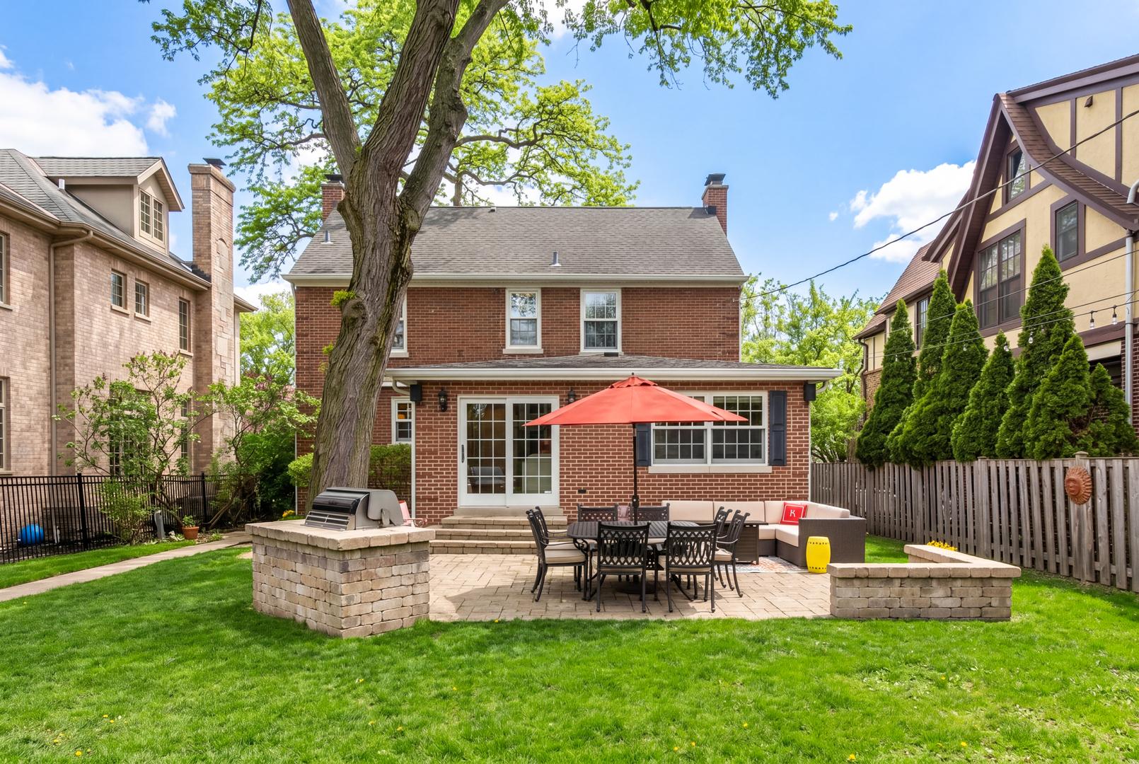 831 S Prospect Avenue, Park Ridge, IL 60068