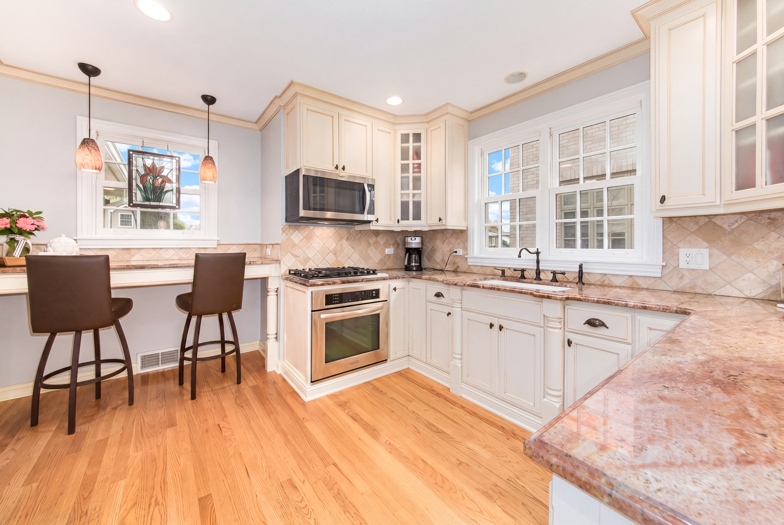 831 S Prospect Avenue, Park Ridge, IL 60068