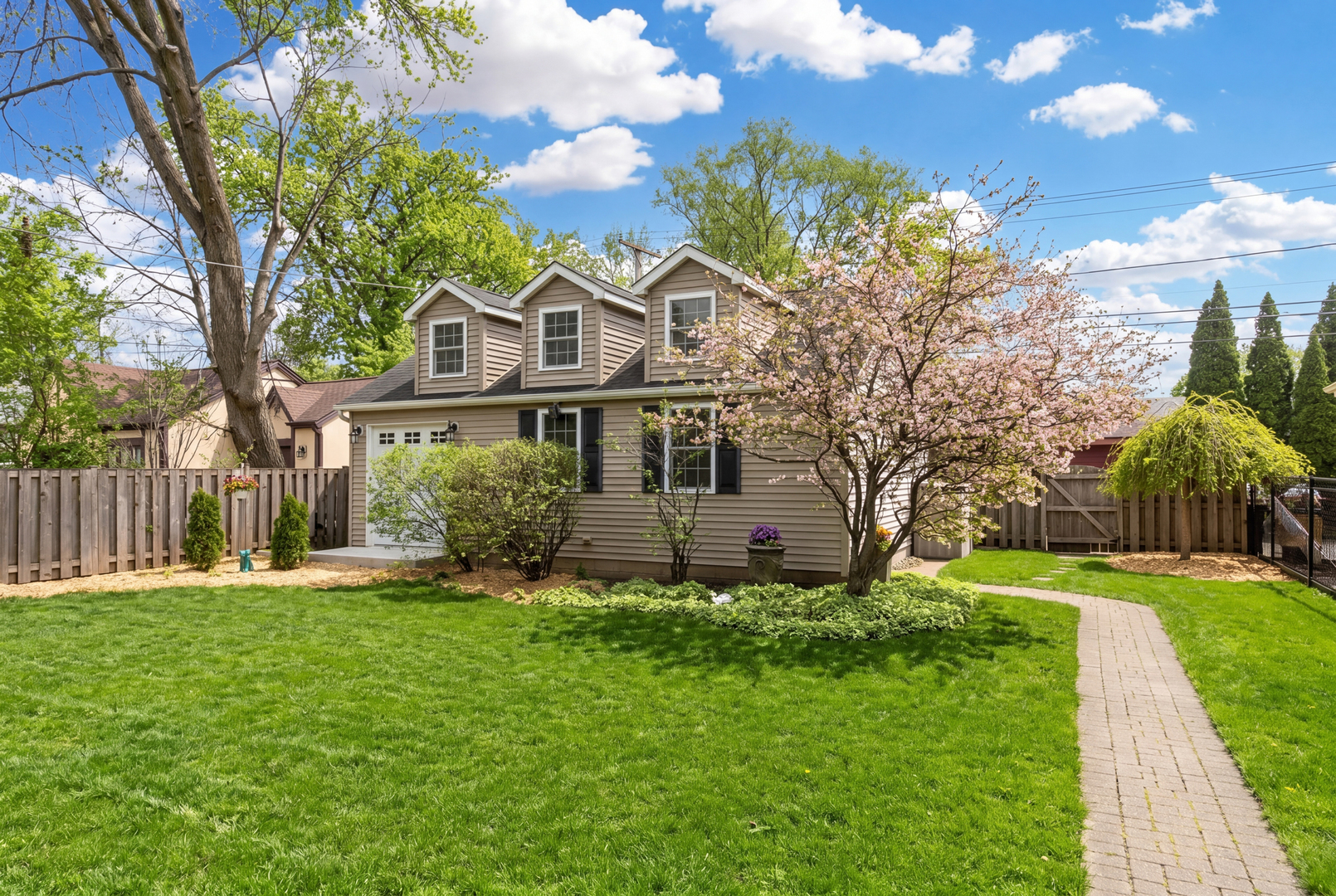 831 S Prospect Avenue, Park Ridge, IL 60068