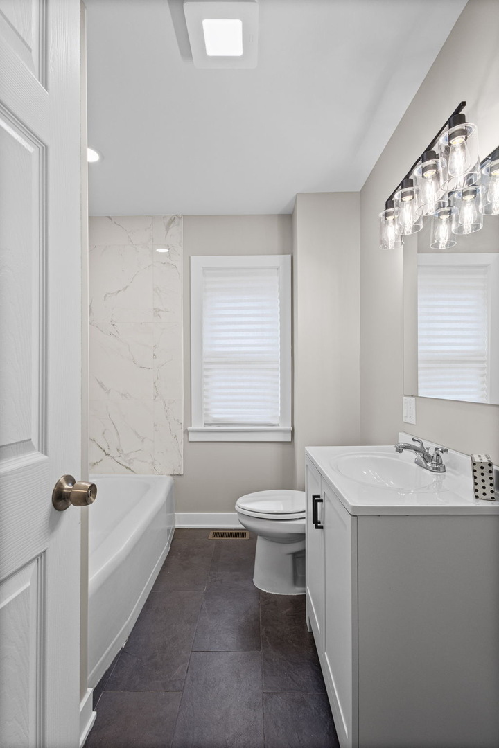 7704 S Honore Street, Chicago, IL 60620