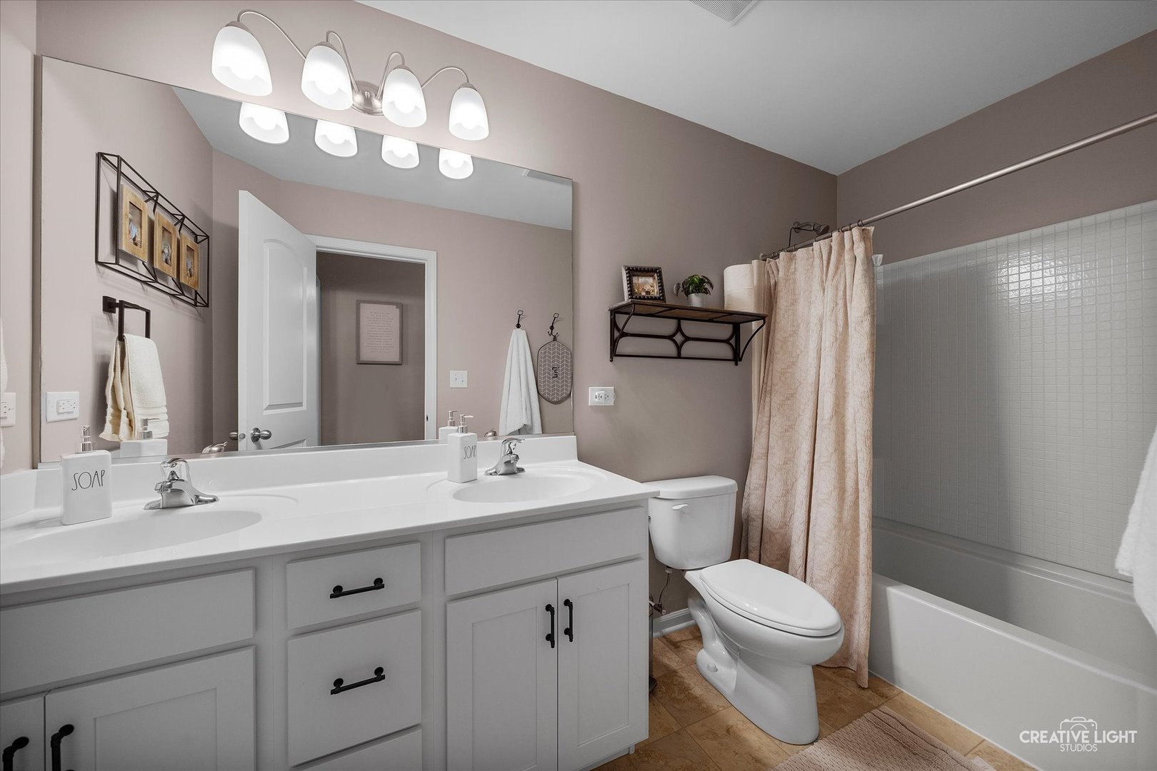 47 Windstone Drive, North Aurora, IL 60542