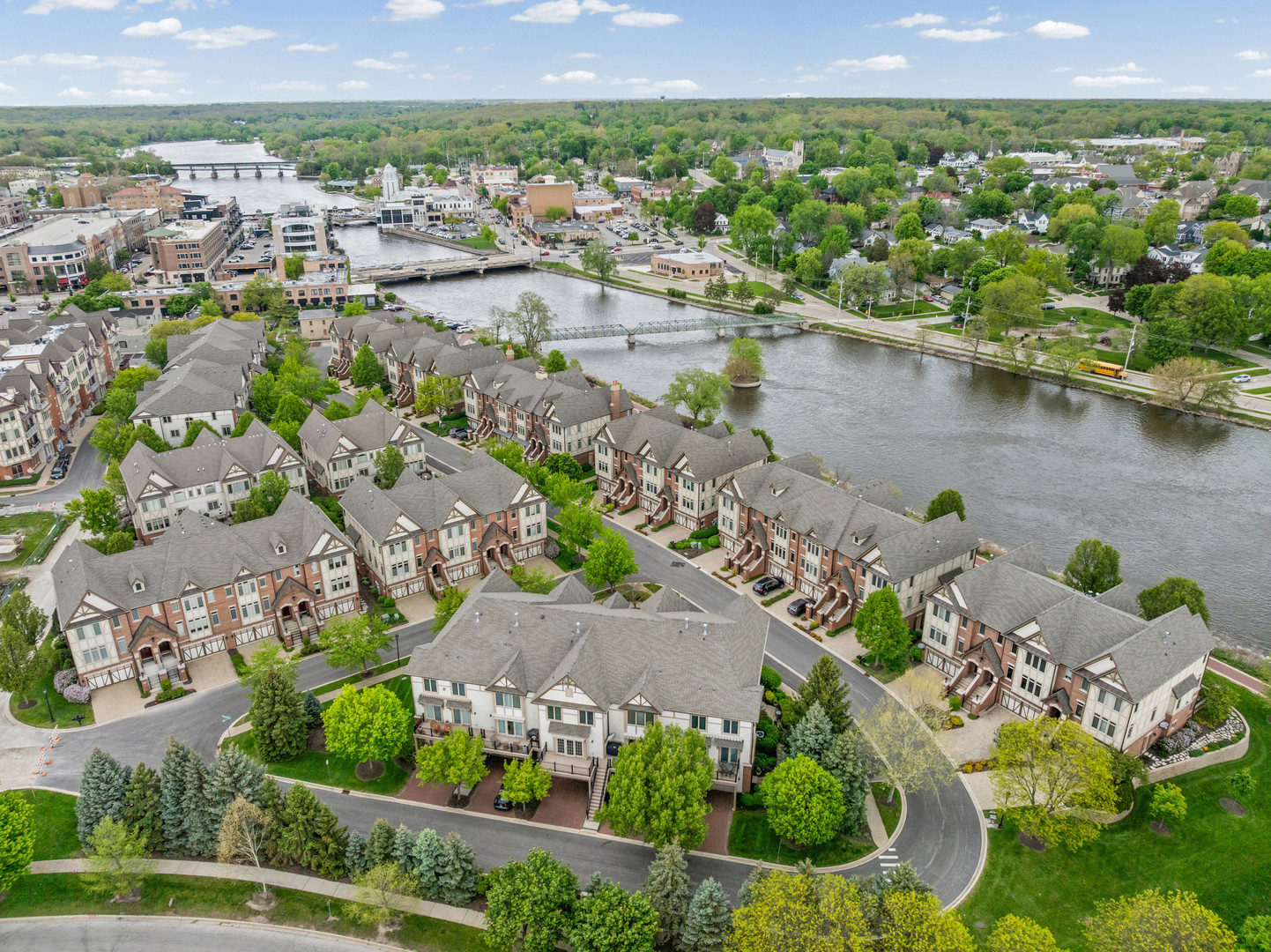 519 Brownstone Drive, St. Charles, IL 60174