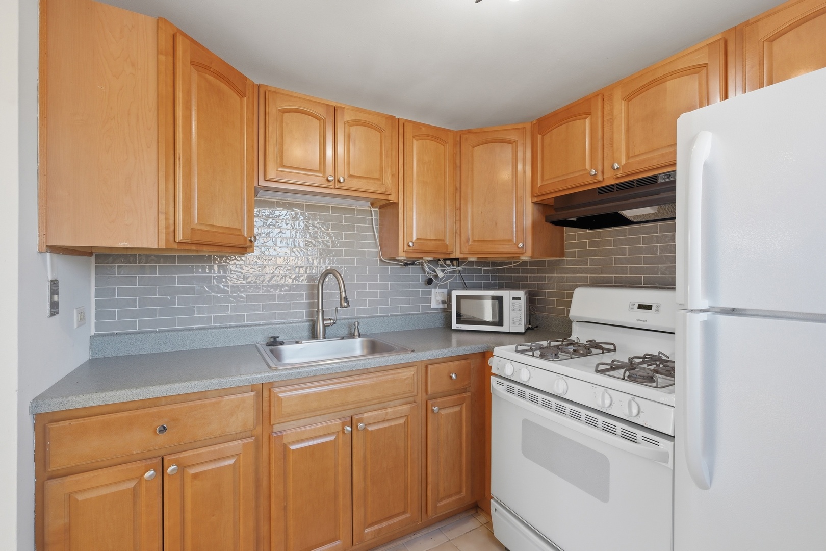 1460 Fairlane Drive #228, Schaumburg, IL 60193